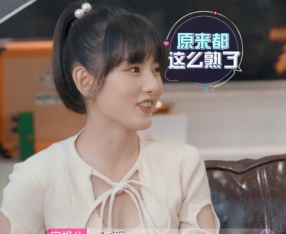 娱乐吃瓜酱李雪琴,从娱乐吃瓜酱到喜剧新星的蜕变之路