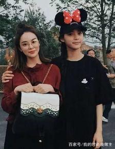 网红和明星合影,星光熠熠的跨界盛宴