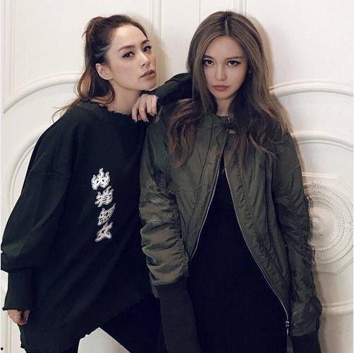 网红和明星合影,星光熠熠的跨界盛宴